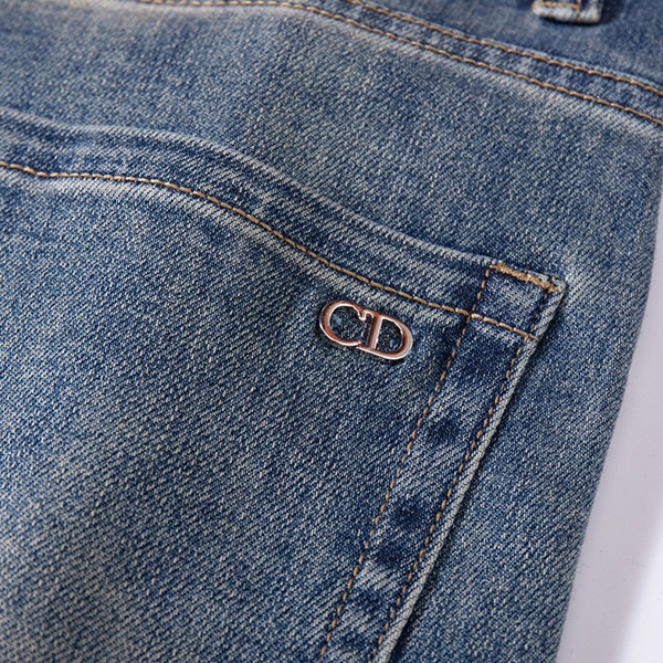 ブランドジーンズ背面デザイン